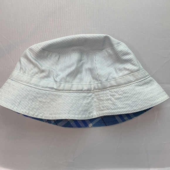 Reversible baby Burberry hat - Picture 3 of 3